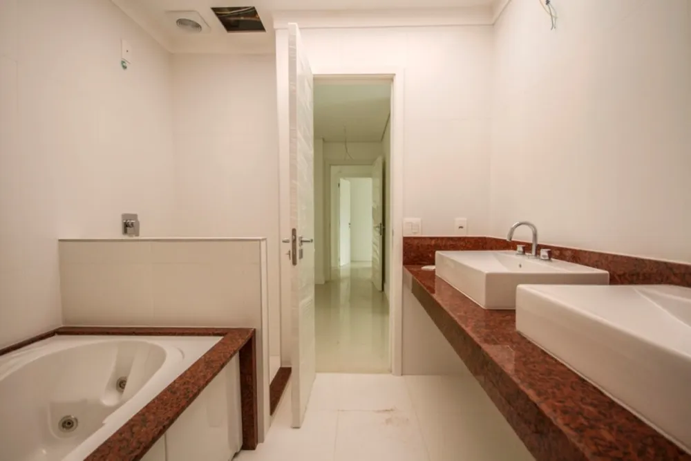 Apartamento para venda no bairro Três Figueiras em Porto Alegre