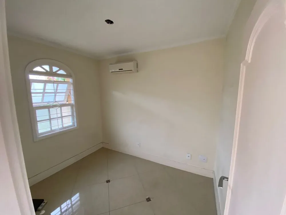 Casa para venda no bairro Chácara das Pedras em Porto Alegre