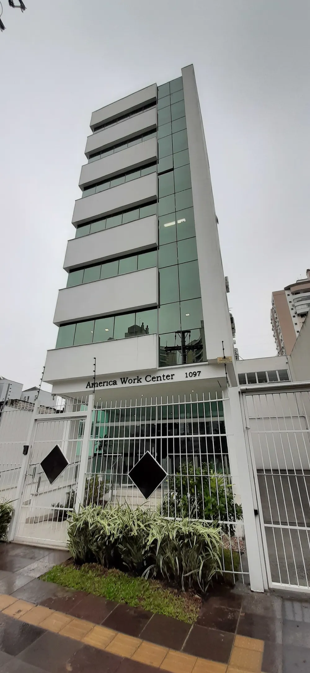 Sala para venda no bairro Menino Deus em Porto Alegre
