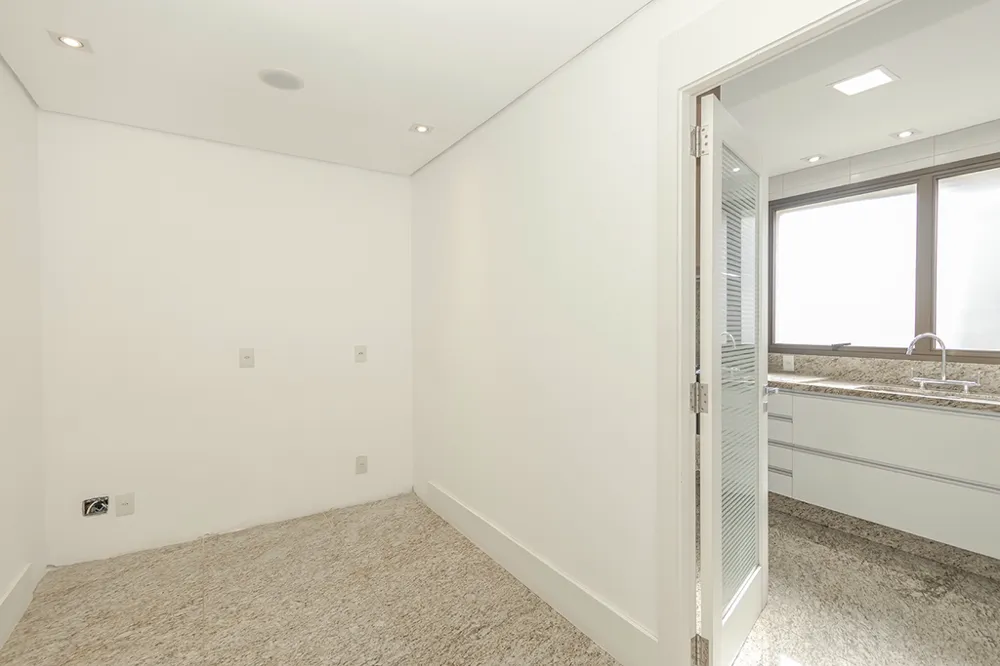 Triplex para venda no bairro Bela Vista em Porto Alegre
