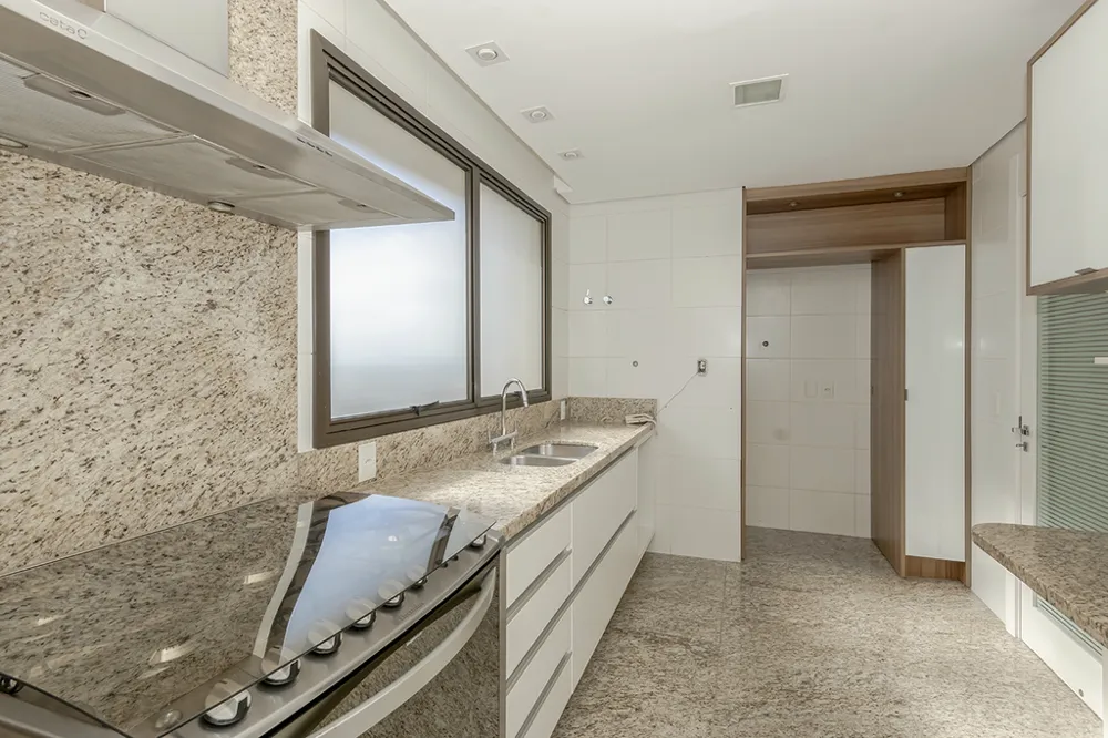 Triplex para venda no bairro Bela Vista em Porto Alegre