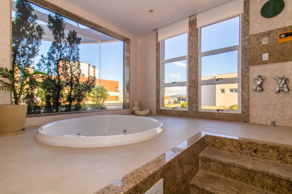 Triplex para venda no bairro Bela Vista em Porto Alegre