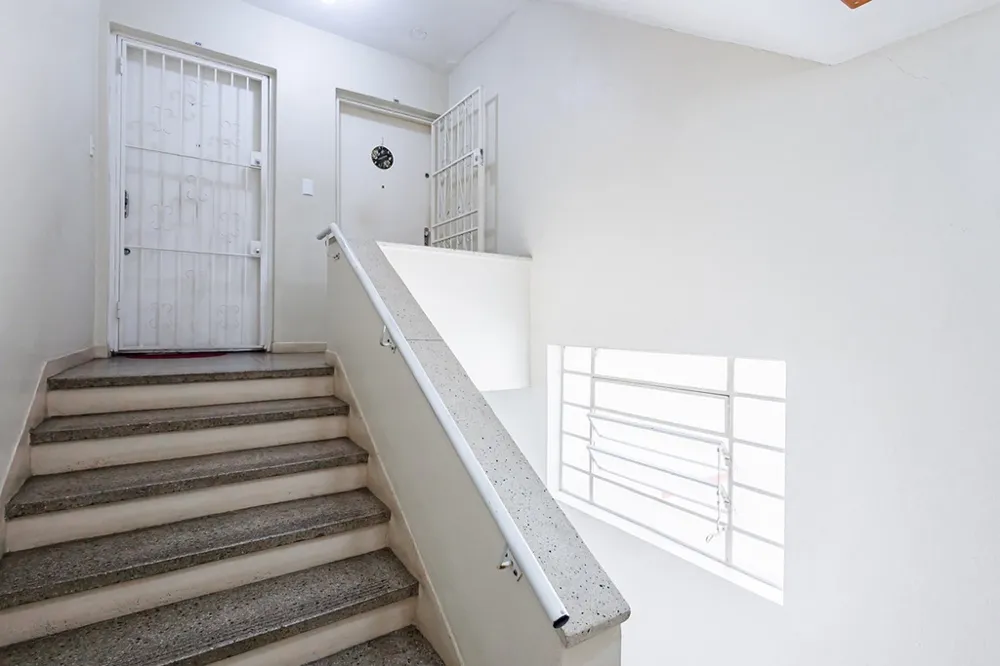 Apartamento para venda no bairro Vila Ipiranga em Porto Alegre
