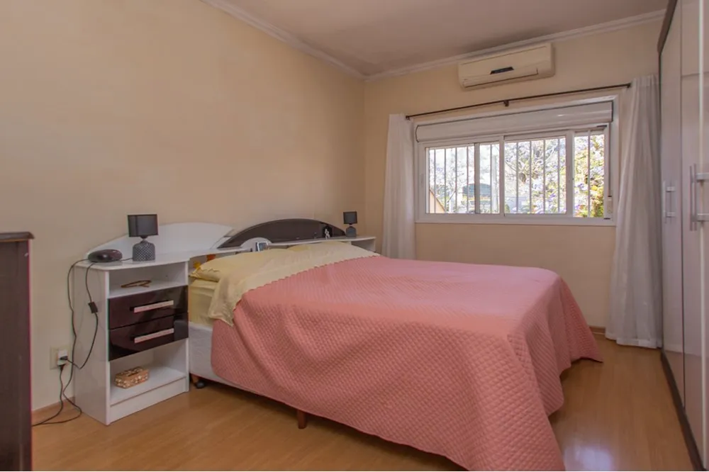 Casa para venda no bairro Vila Ipiranga em Porto Alegre