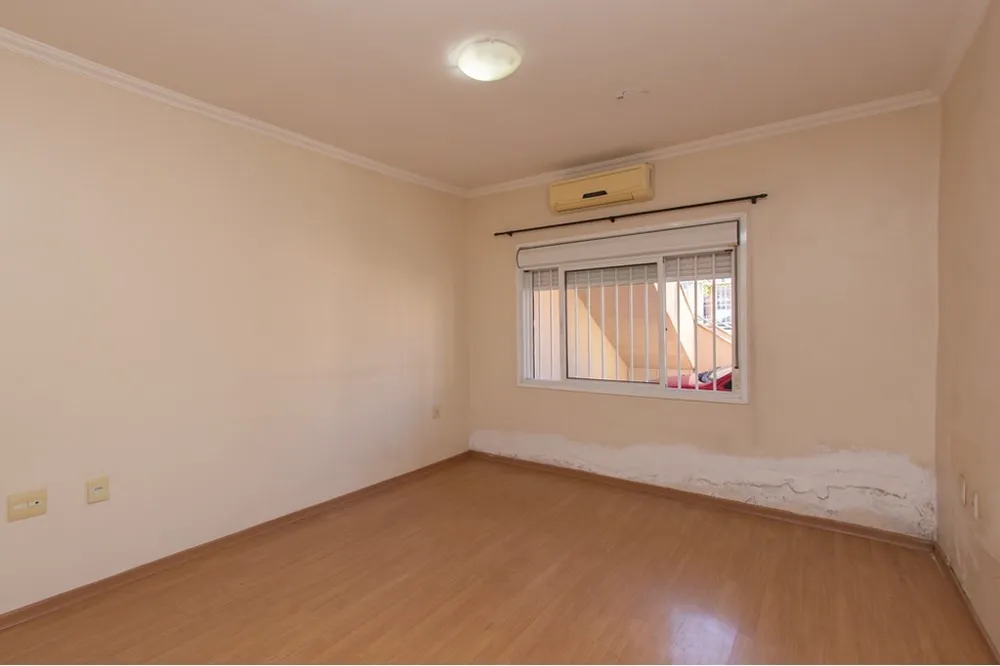 Casa para venda no bairro Vila Ipiranga em Porto Alegre