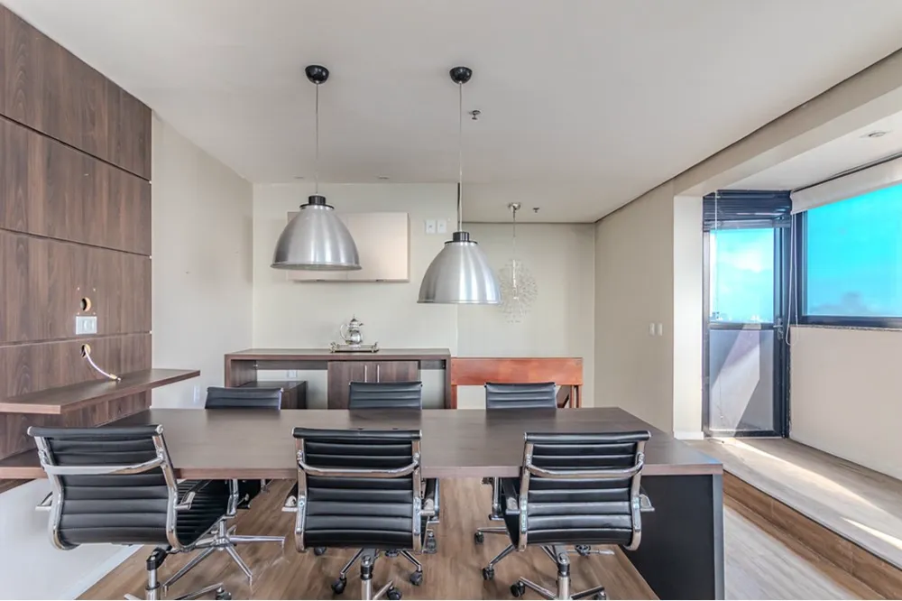 Sala para venda no bairro Três Figueiras em Porto Alegre