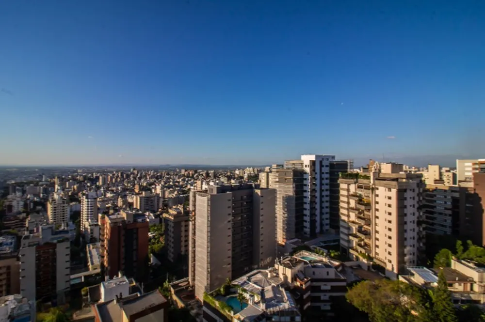 Triplex para venda no bairro Bela Vista em Porto Alegre