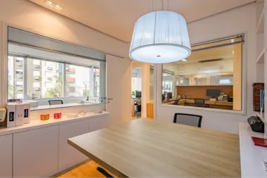 Sala para venda no bairro Chácara das Pedras em Porto Alegre