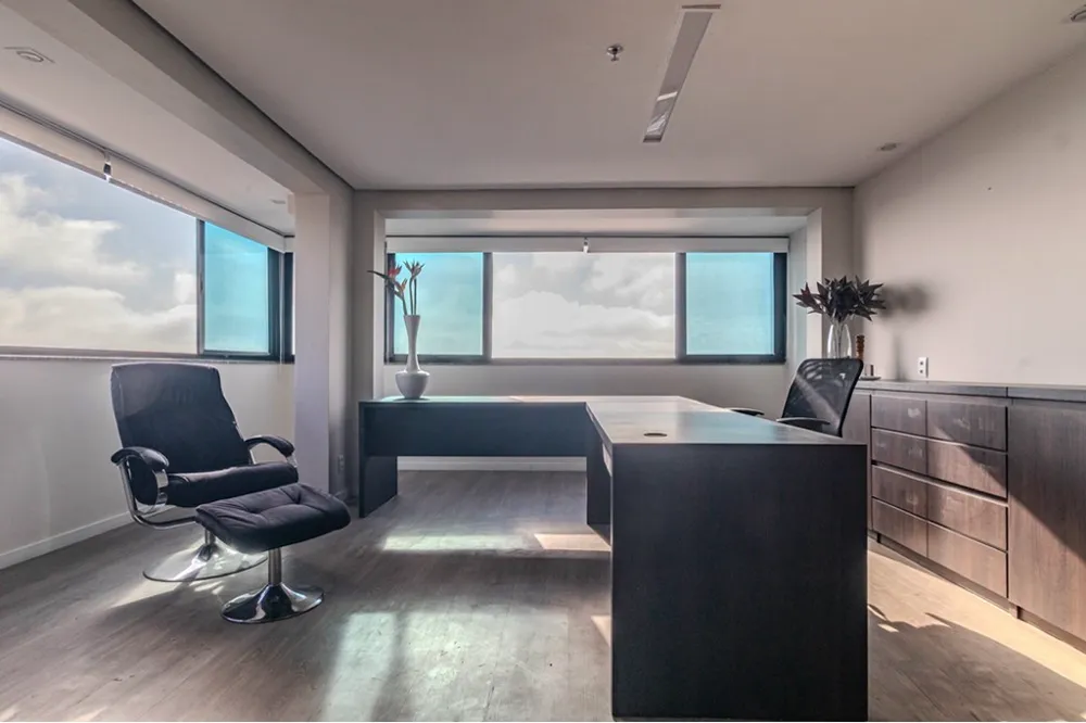 Sala para venda no bairro Três Figueiras em Porto Alegre