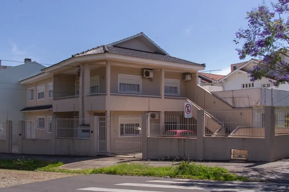 Casa para venda no bairro Vila Ipiranga em Porto Alegre