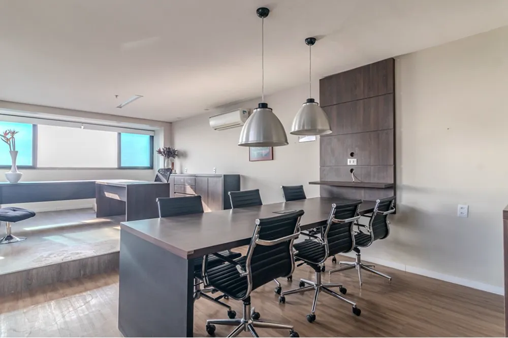 Sala para venda no bairro Três Figueiras em Porto Alegre