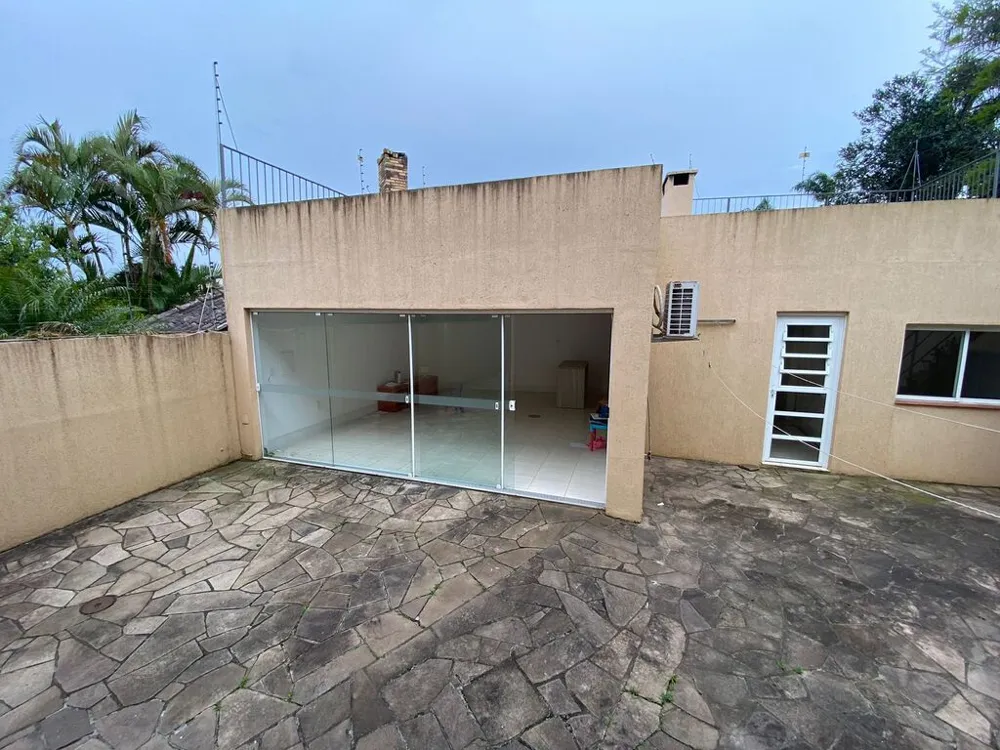 Casa para venda no bairro Chácara das Pedras em Porto Alegre