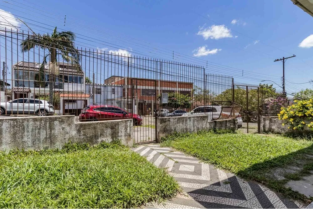 Casa para venda no bairro Partenon em Porto Alegre