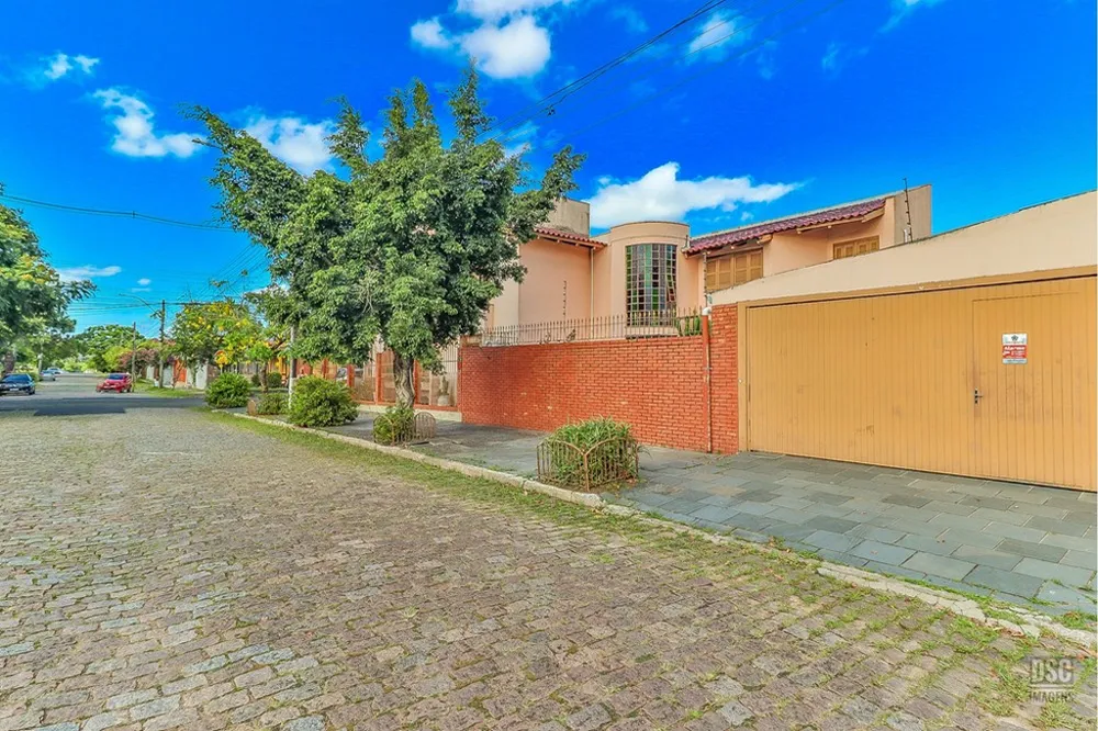Casa para venda no bairro Rubem Berta em Porto Alegre