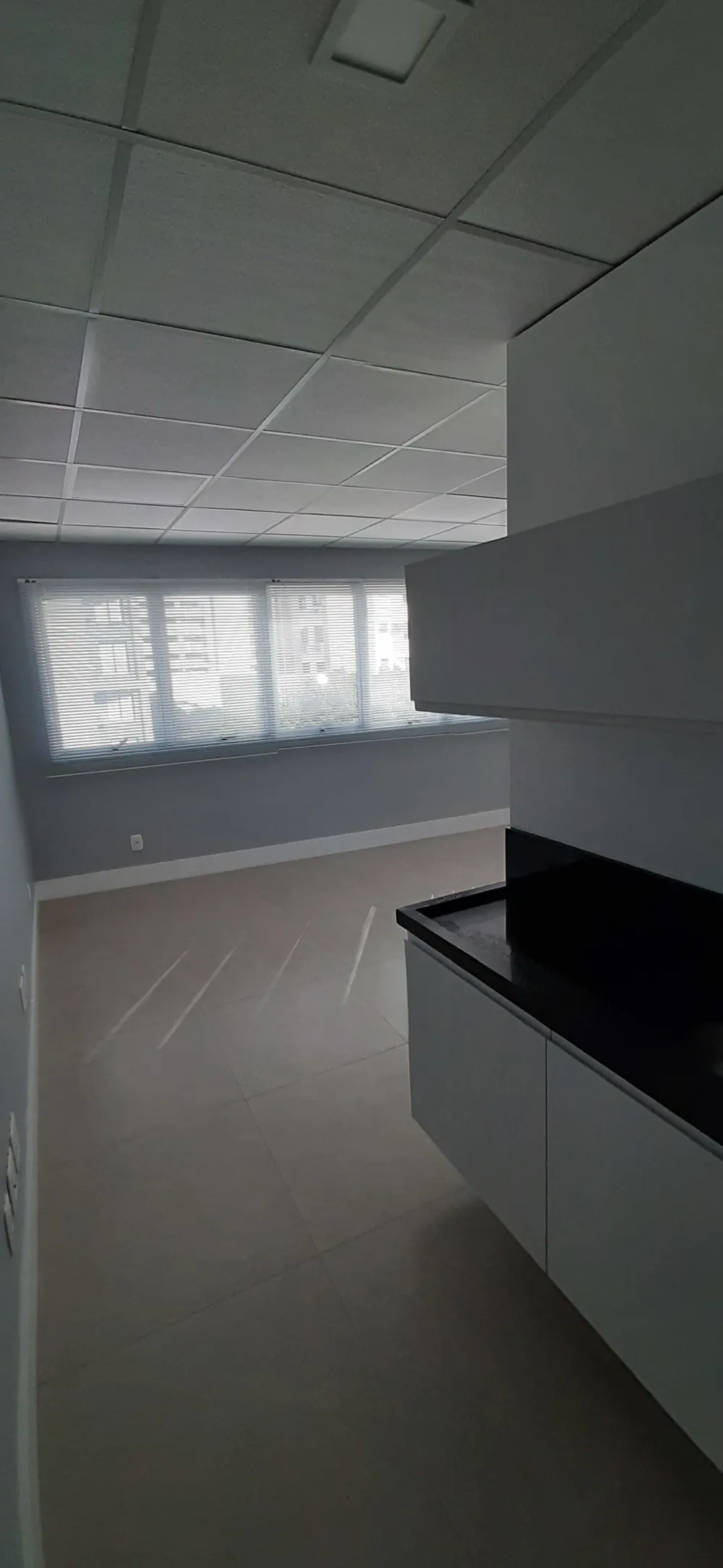 Sala para venda no bairro Menino Deus em Porto Alegre