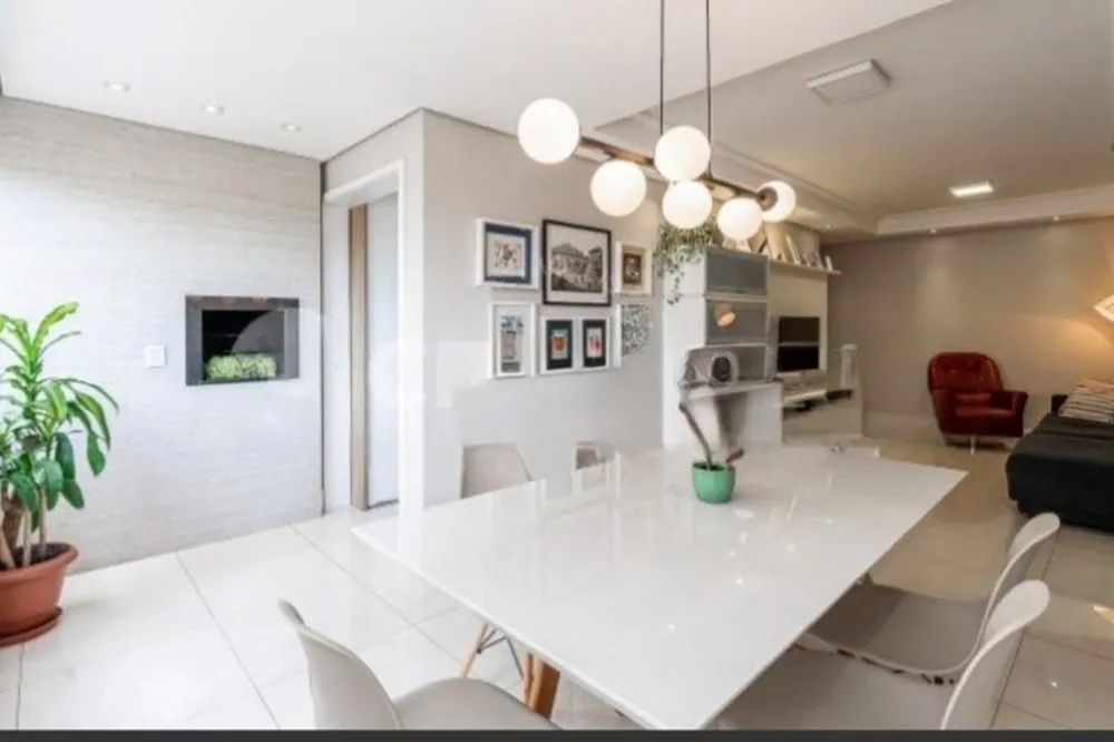 Apartamento para venda no bairro Vila Ipiranga em Porto Alegre