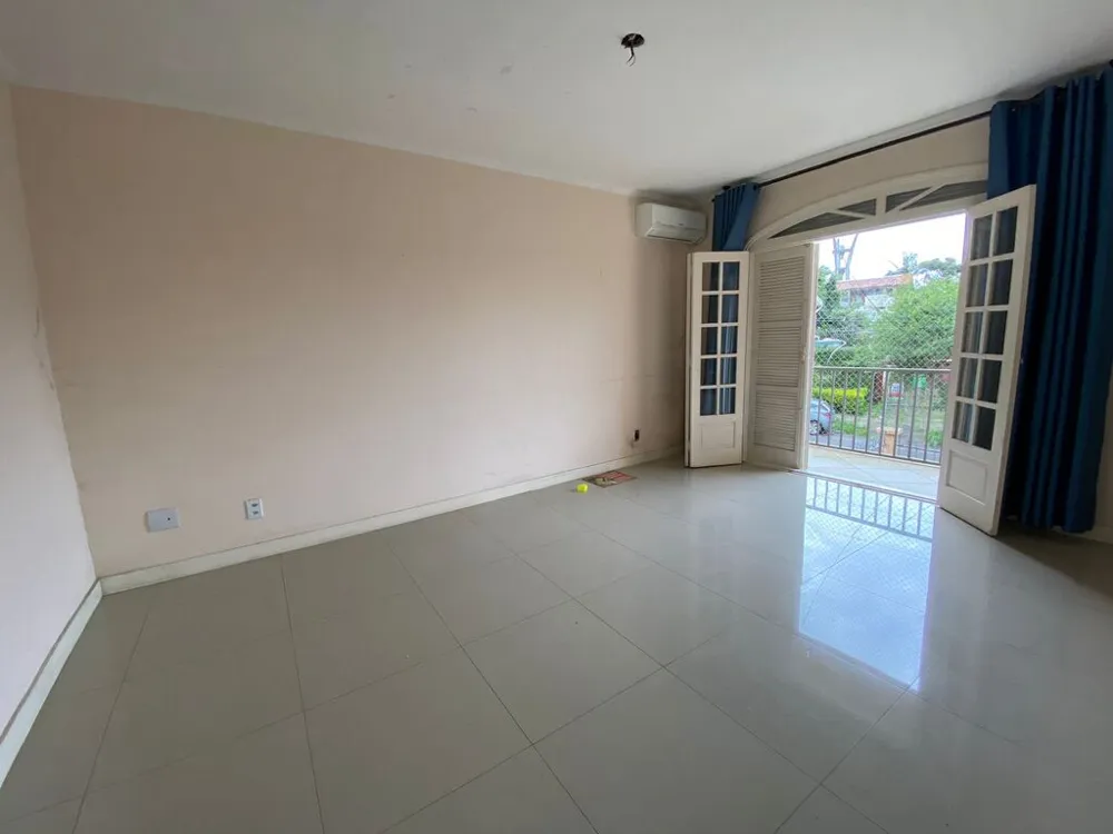 Casa para venda no bairro Chácara das Pedras em Porto Alegre