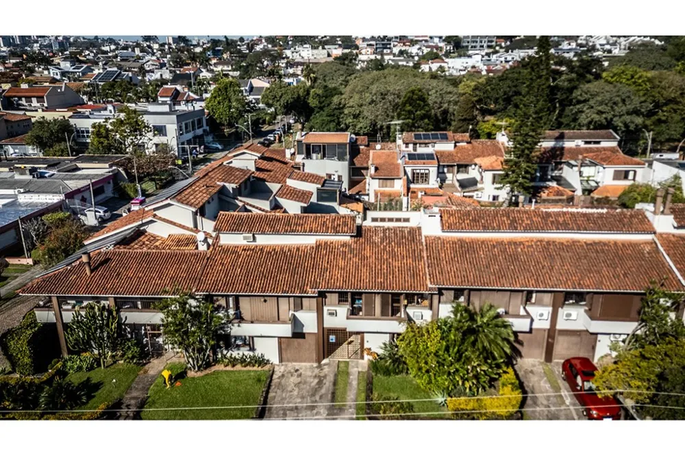 Casa em Condomínio para venda no bairro Três Figueiras em Porto Alegre