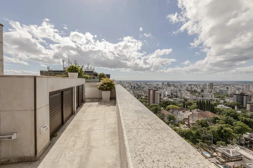 Triplex para venda no bairro Bela Vista em Porto Alegre