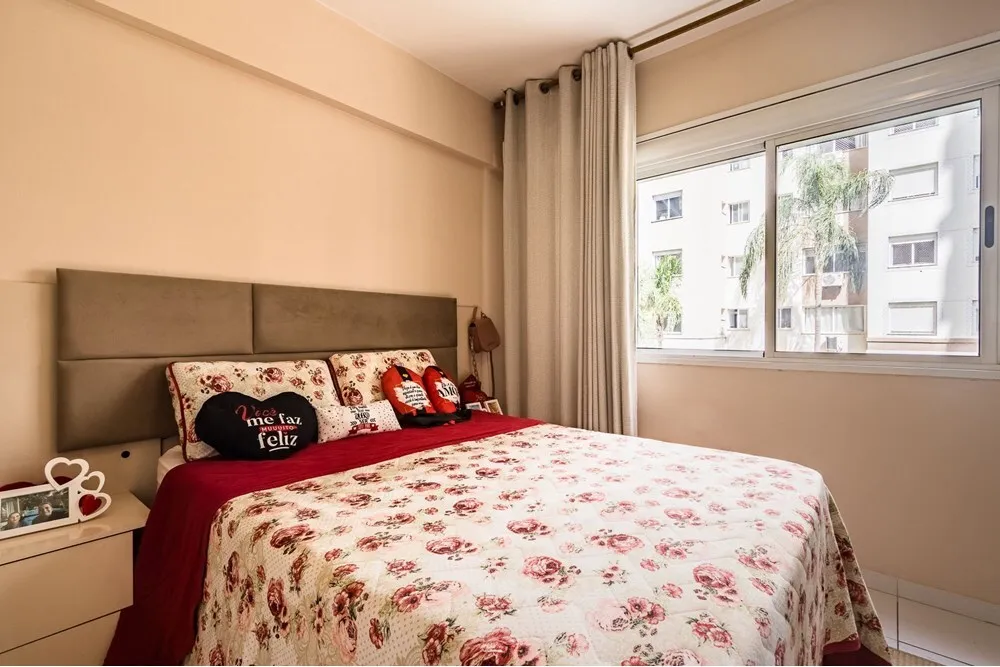 Apartamento para venda no bairro Vila Ipiranga em Porto Alegre
