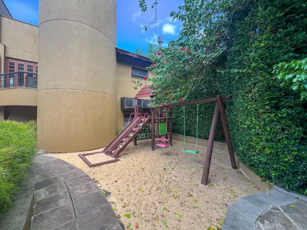Casa em Condomínio para venda no bairro Três Figueiras em Porto Alegre