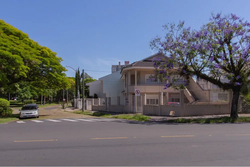 Casa para venda no bairro Vila Ipiranga em Porto Alegre