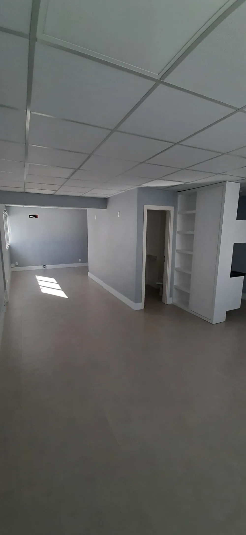 Sala para venda no bairro Menino Deus em Porto Alegre
