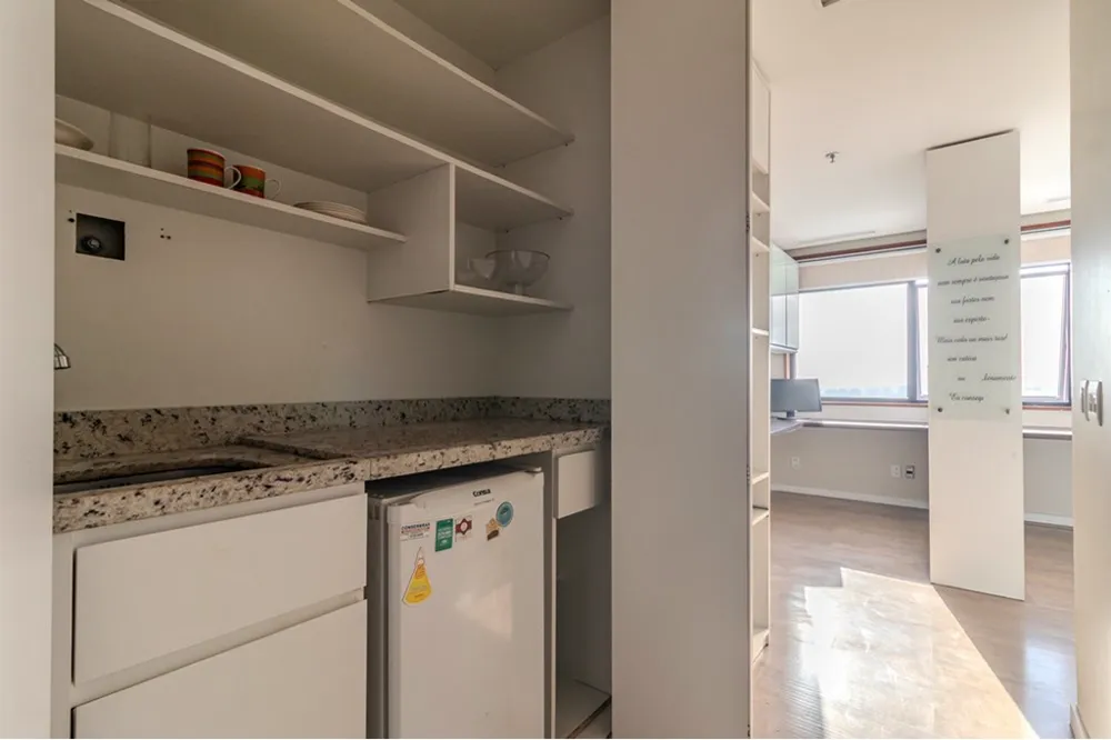 Sala para venda no bairro Três Figueiras em Porto Alegre
