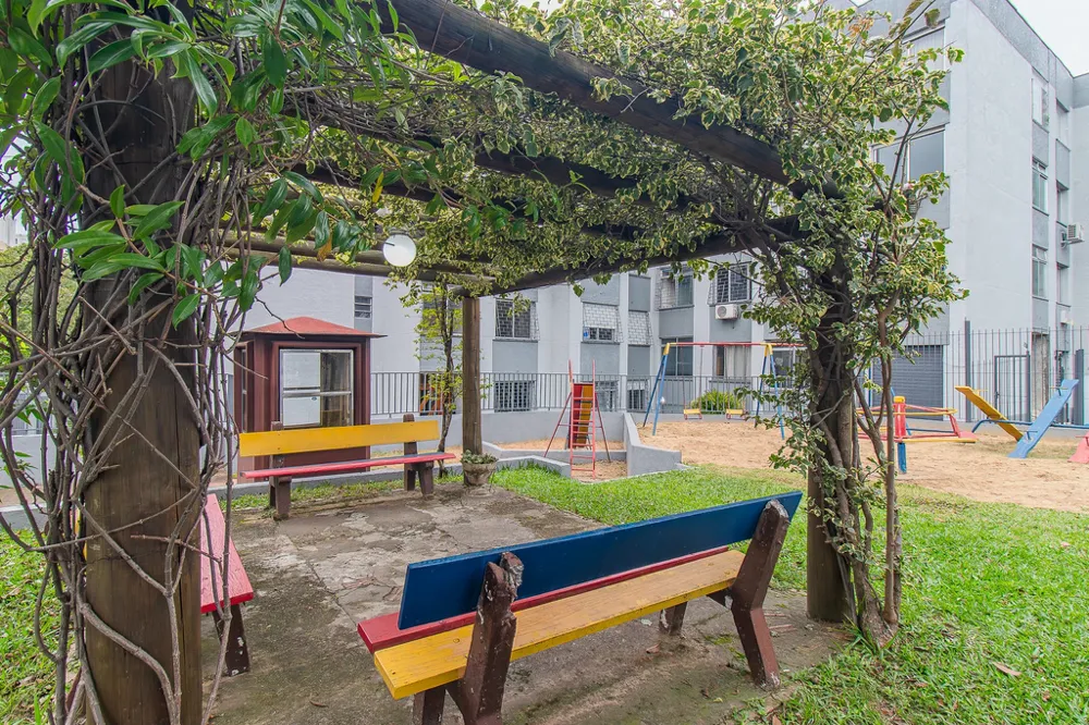 Apartamento para venda no bairro Vila Ipiranga em Porto Alegre