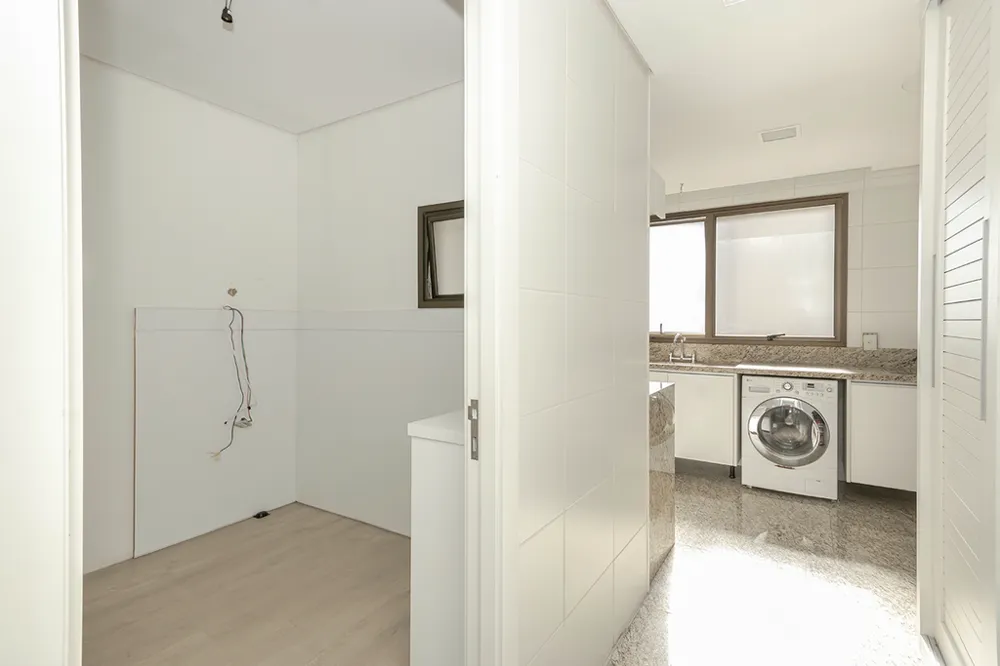 Triplex para venda no bairro Bela Vista em Porto Alegre