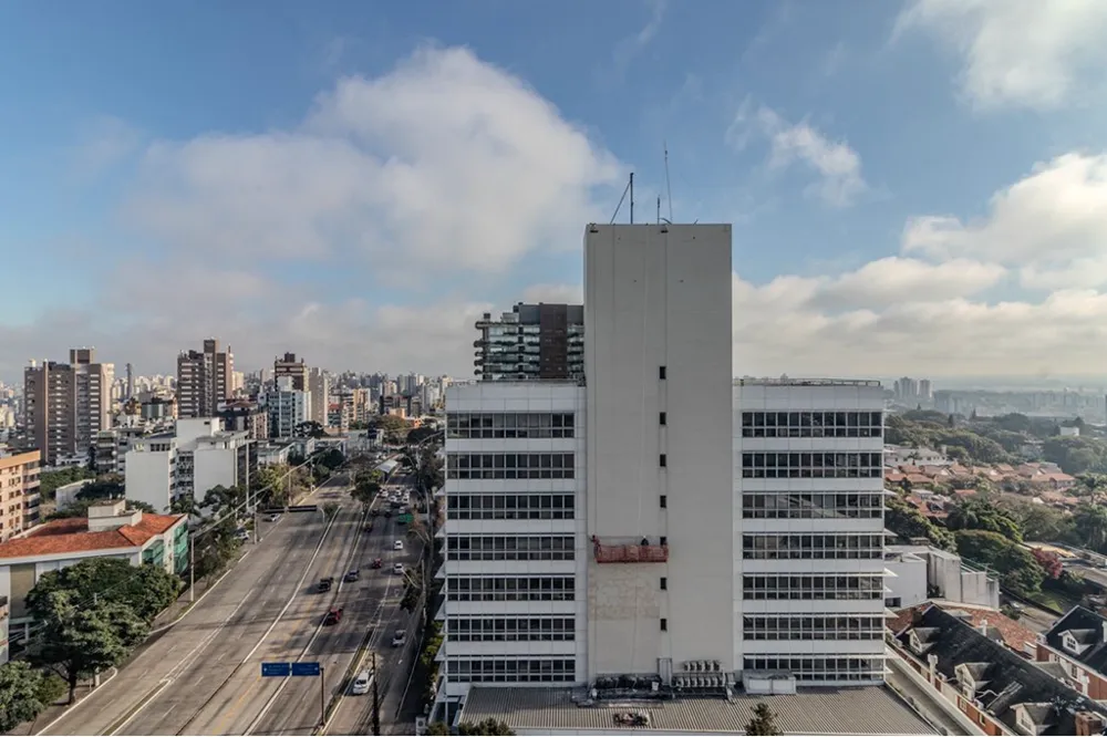 Sala para venda no bairro Três Figueiras em Porto Alegre