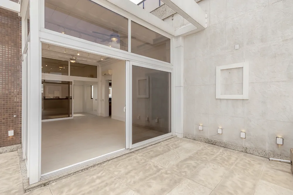 Triplex para venda no bairro Bela Vista em Porto Alegre