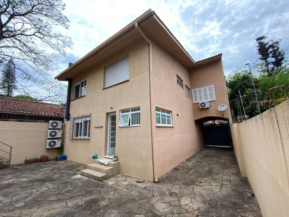Casa para venda no bairro Chácara das Pedras em Porto Alegre