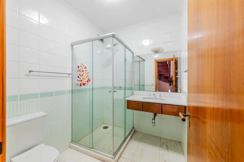Casa em Condomínio para venda no bairro Três Figueiras em Porto Alegre