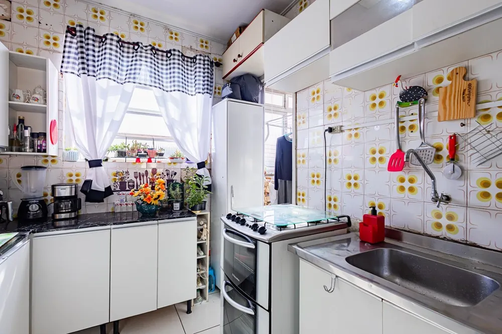 Apartamento para venda no bairro Vila Ipiranga em Porto Alegre