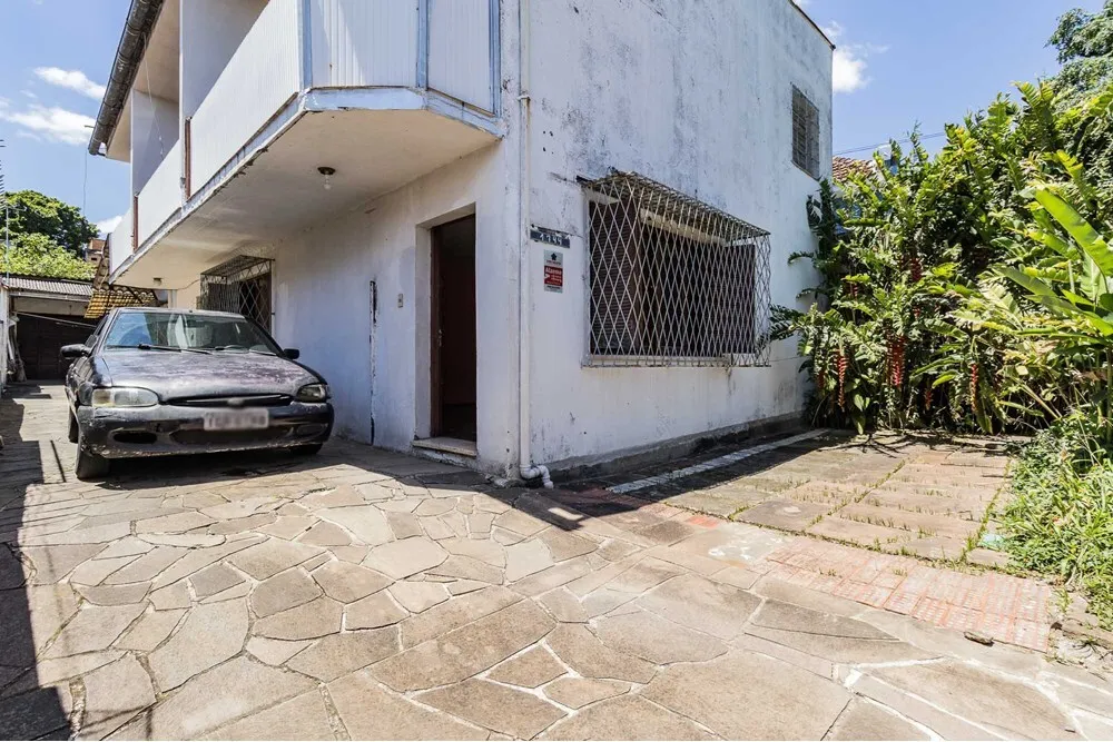 Casa para venda no bairro Partenon em Porto Alegre