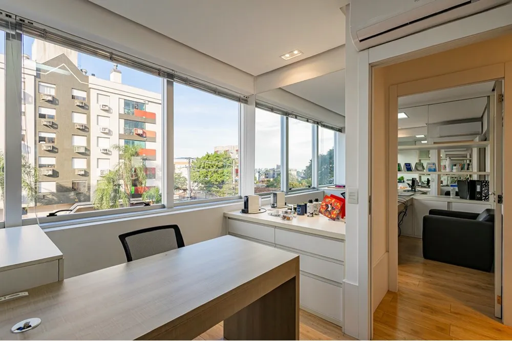 Sala para venda no bairro Chácara das Pedras em Porto Alegre
