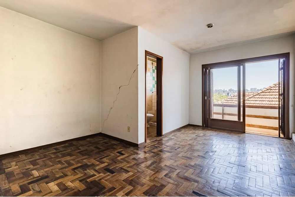 Casa para venda no bairro Partenon em Porto Alegre