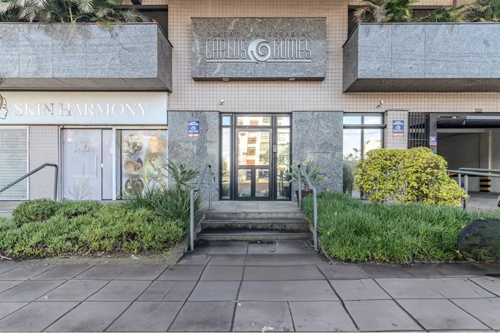 Sala para venda no bairro Três Figueiras em Porto Alegre