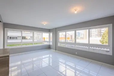 Apartamento para venda no bairro Vila Ipiranga em Porto Alegre
