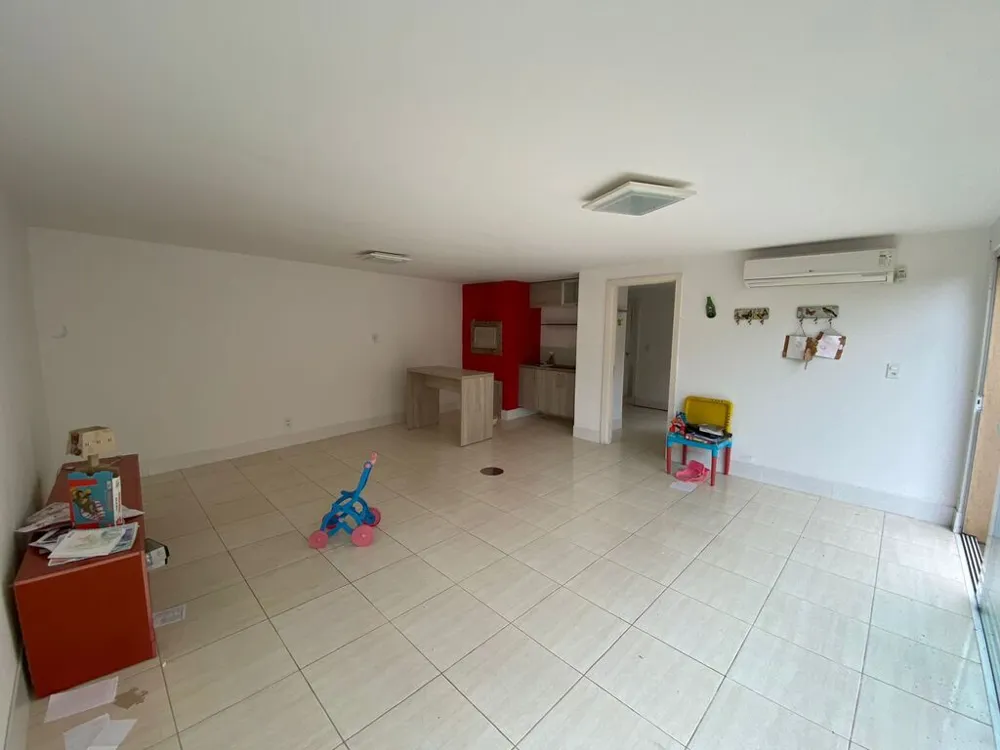 Casa para venda no bairro Chácara das Pedras em Porto Alegre