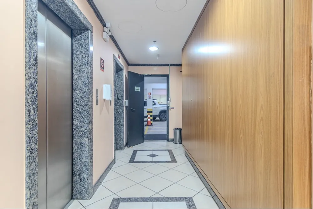 Sala para venda no bairro Três Figueiras em Porto Alegre