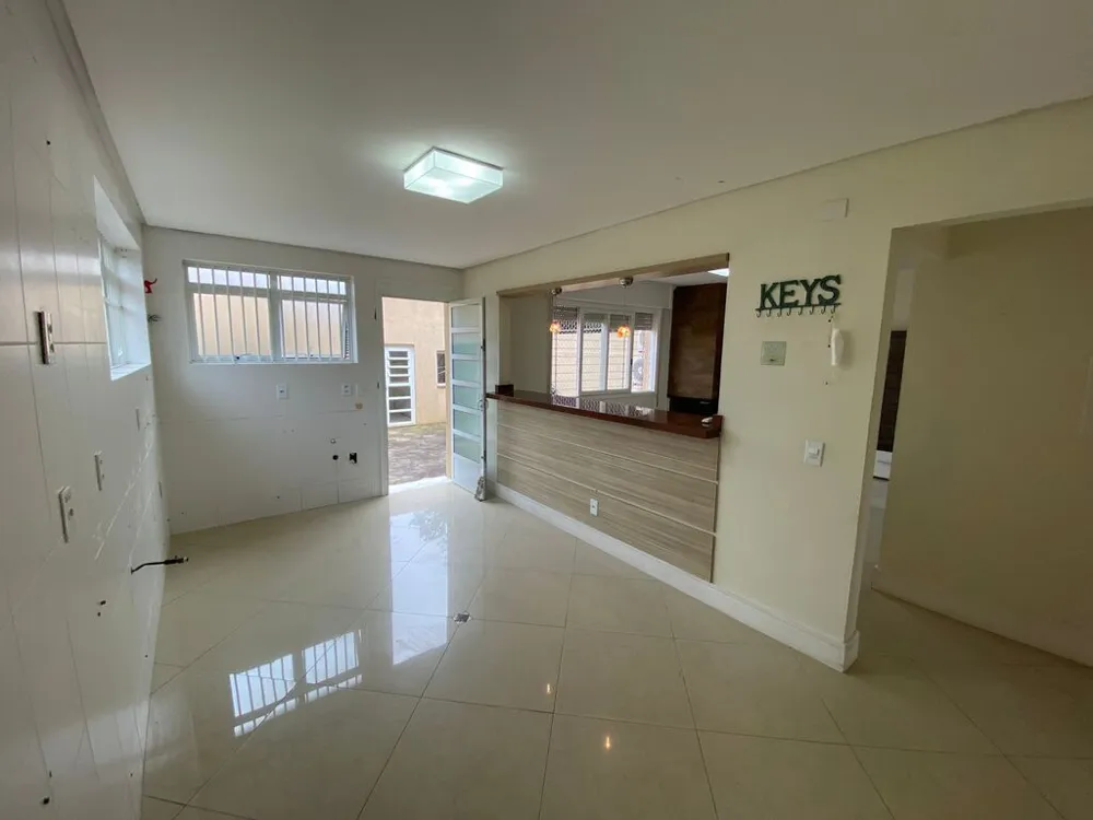 Casa para venda no bairro Chácara das Pedras em Porto Alegre