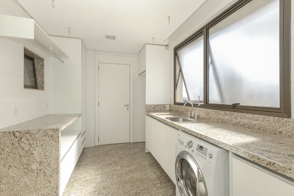Triplex para venda no bairro Bela Vista em Porto Alegre