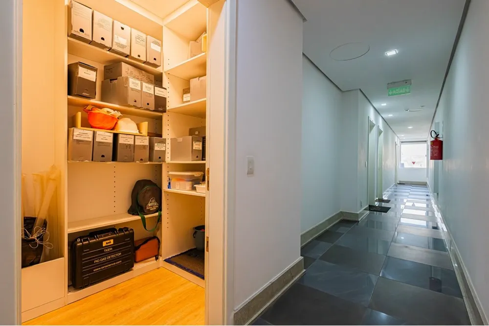 Sala para venda no bairro Chácara das Pedras em Porto Alegre