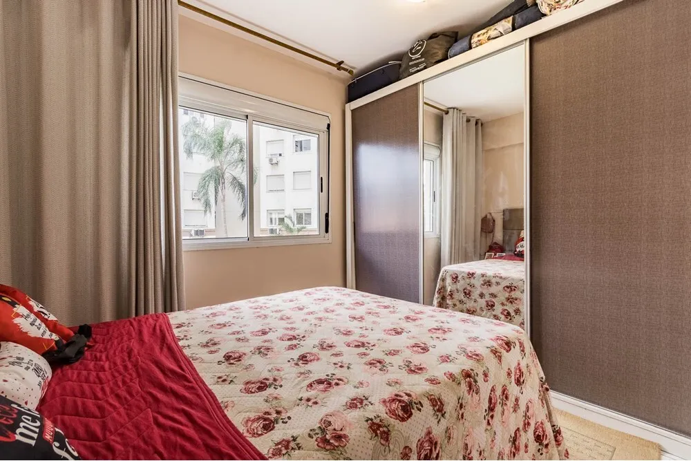 Apartamento para venda no bairro Vila Ipiranga em Porto Alegre