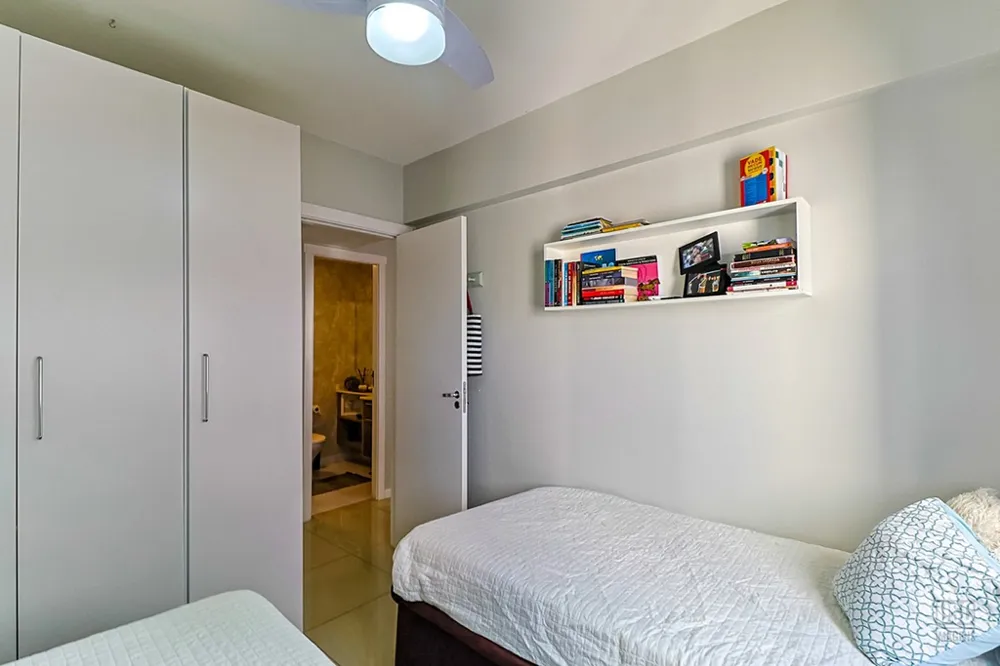Apartamento para venda no bairro Vila Ipiranga em Porto Alegre