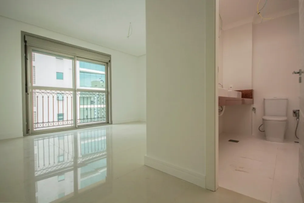 Apartamento para venda no bairro Três Figueiras em Porto Alegre