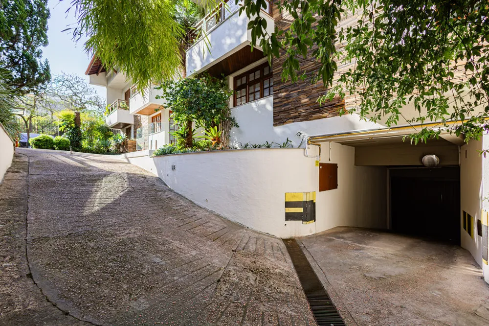 Casa em Condomínio para venda no bairro Três Figueiras em Porto Alegre