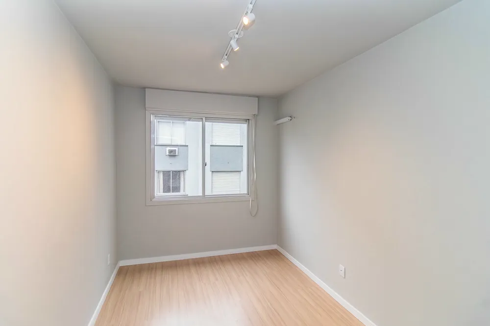 Apartamento para venda no bairro Vila Ipiranga em Porto Alegre